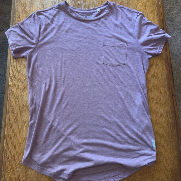 Guess Polyester Short Sleeve T-Shirts. Size Small. 4 colors. Used. Modern Cut. - Picture 8 of 8